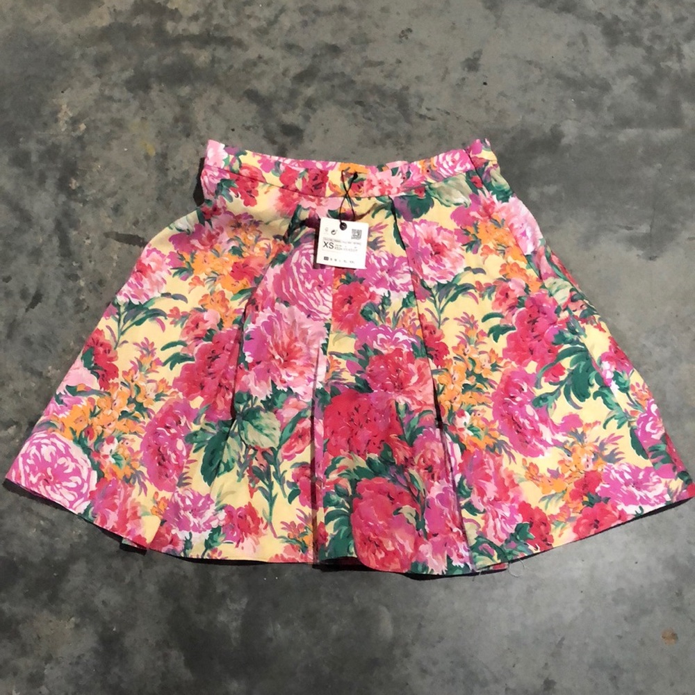 NWT Pretty floral skirt